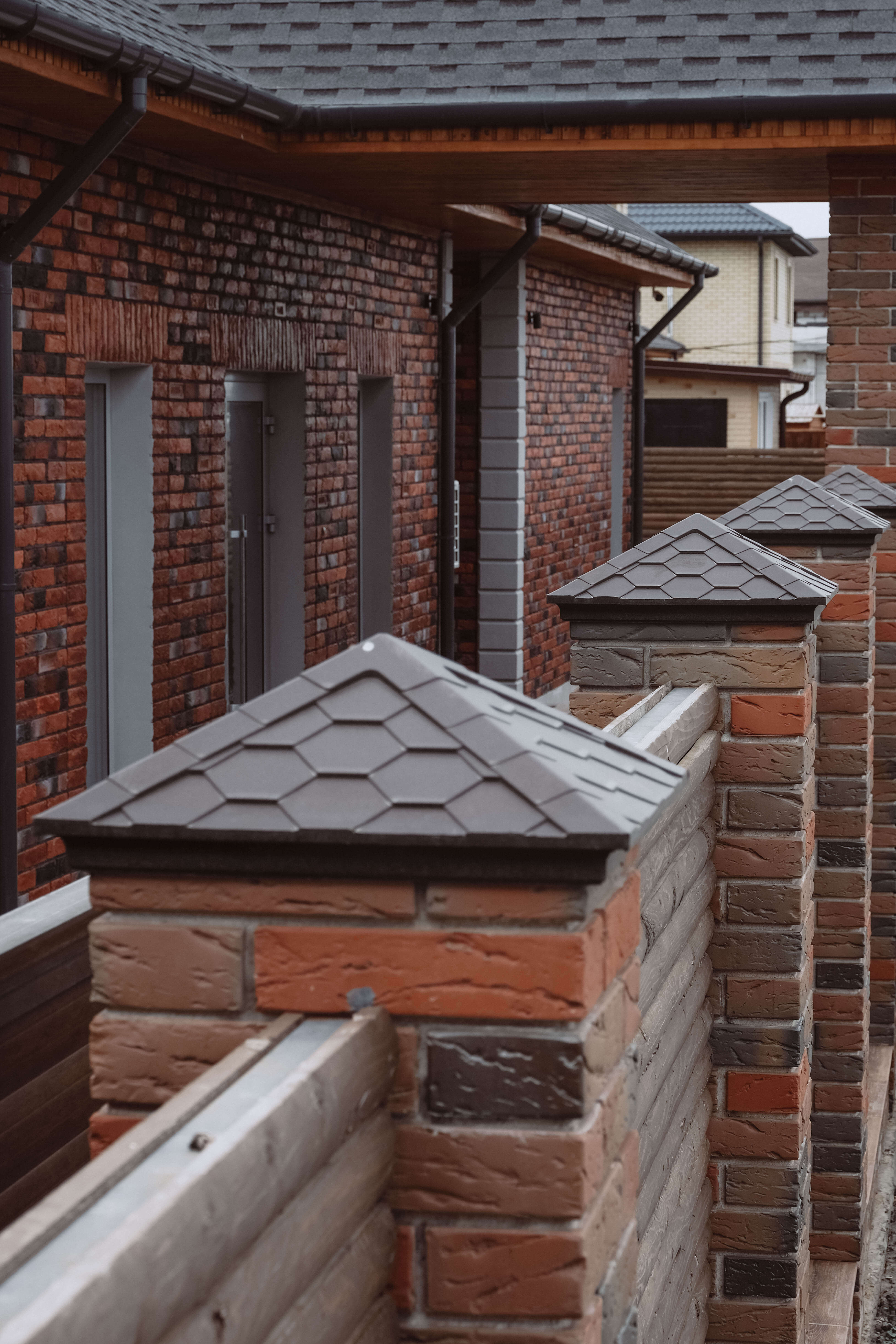 Колпак Zking Эверест Коричневый на столб 1.5х1.5 кирпича (390х390мм) в Шахтах фото